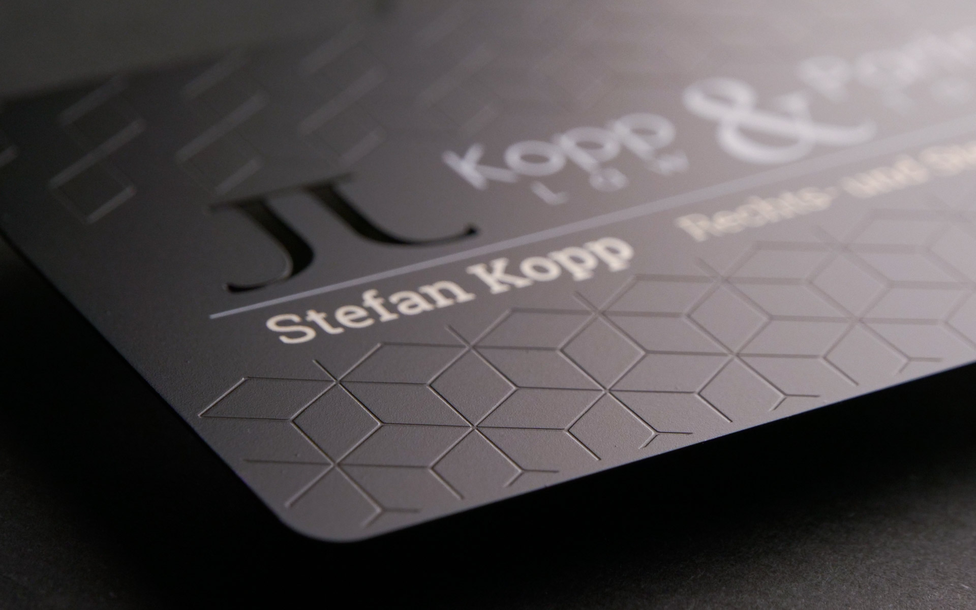 MetalicCards | Kartenvorteil | Mr. Köln | Foto: MetalicCards MetalicCards | Kartenvorteil | Mr. Köln | Foto: MetalicCards