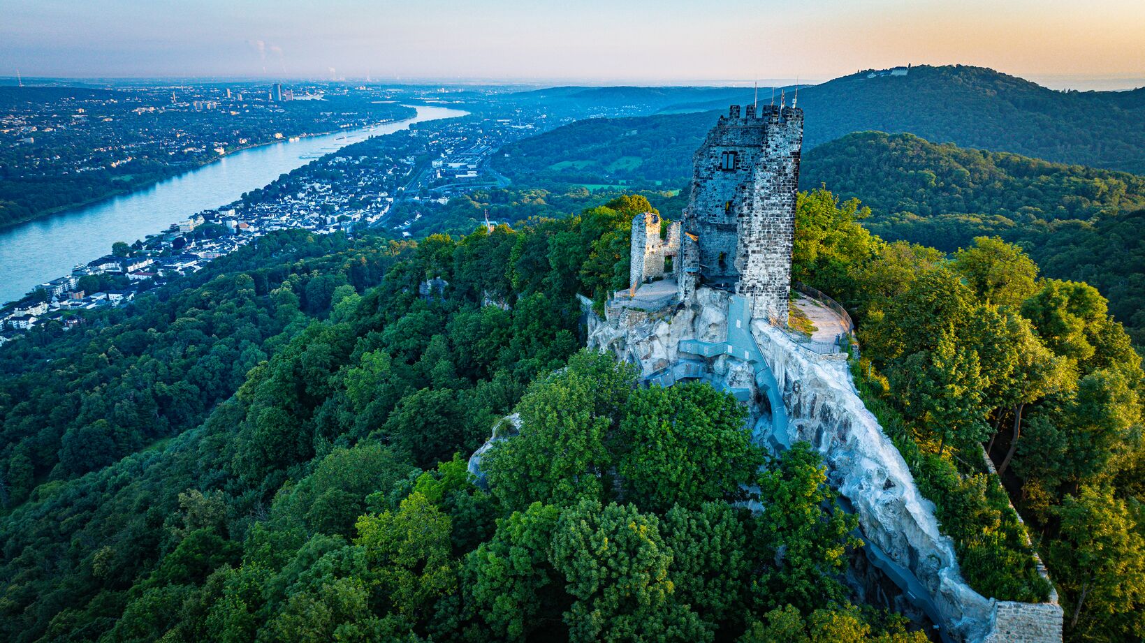Top Ausflugsziele in und um Köln | Mr. Köln | Foto: Drachenfels Top Ausflugsziele in und um Köln | Mr. Köln | Foto: Drachenfels